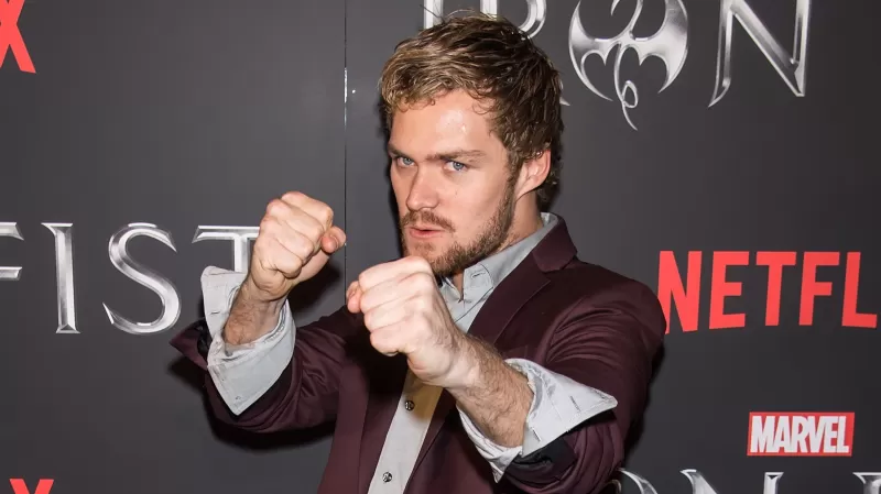 Finn Jones reconnaît les critiques, désireuses de prouver que les critiques ont tort avec Iron Fist