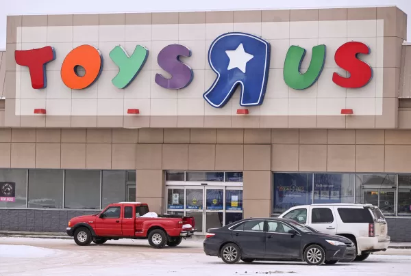 In qualche modo i Toys 'R' Us sono tornati. Foto di Artur Willak/Nurphoto tramite Getty Images.